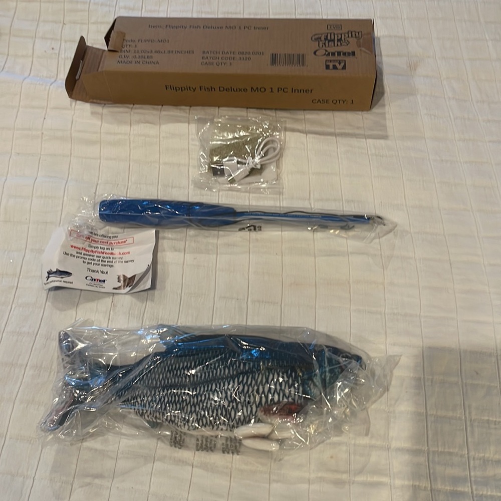 As seen on TV flippity fish cat toy nib new motion activated interactive play